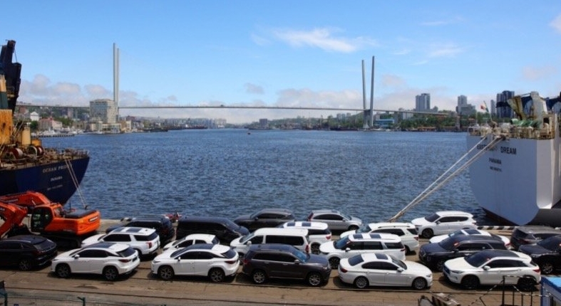 ロシア人が日本、中国、韓国からの大量輸入車を開始